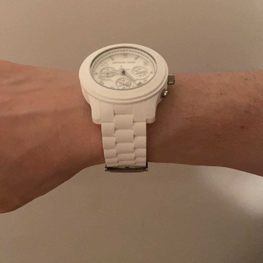 01:04 - Michael Kors Ladies Chronograph Women's Watch - Picture 10 of 15